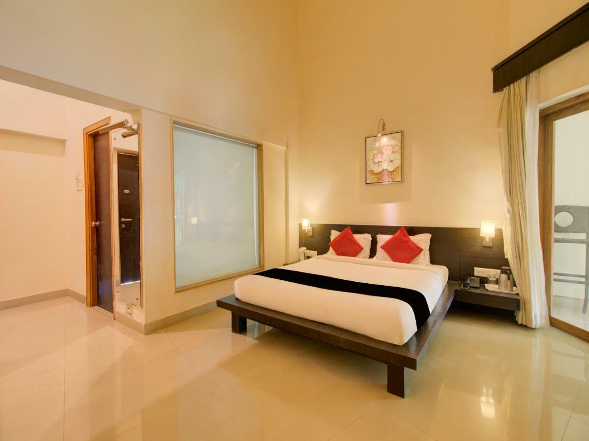 Capital O 36727 Plush Retreat Hotel Dive Luaran gambar